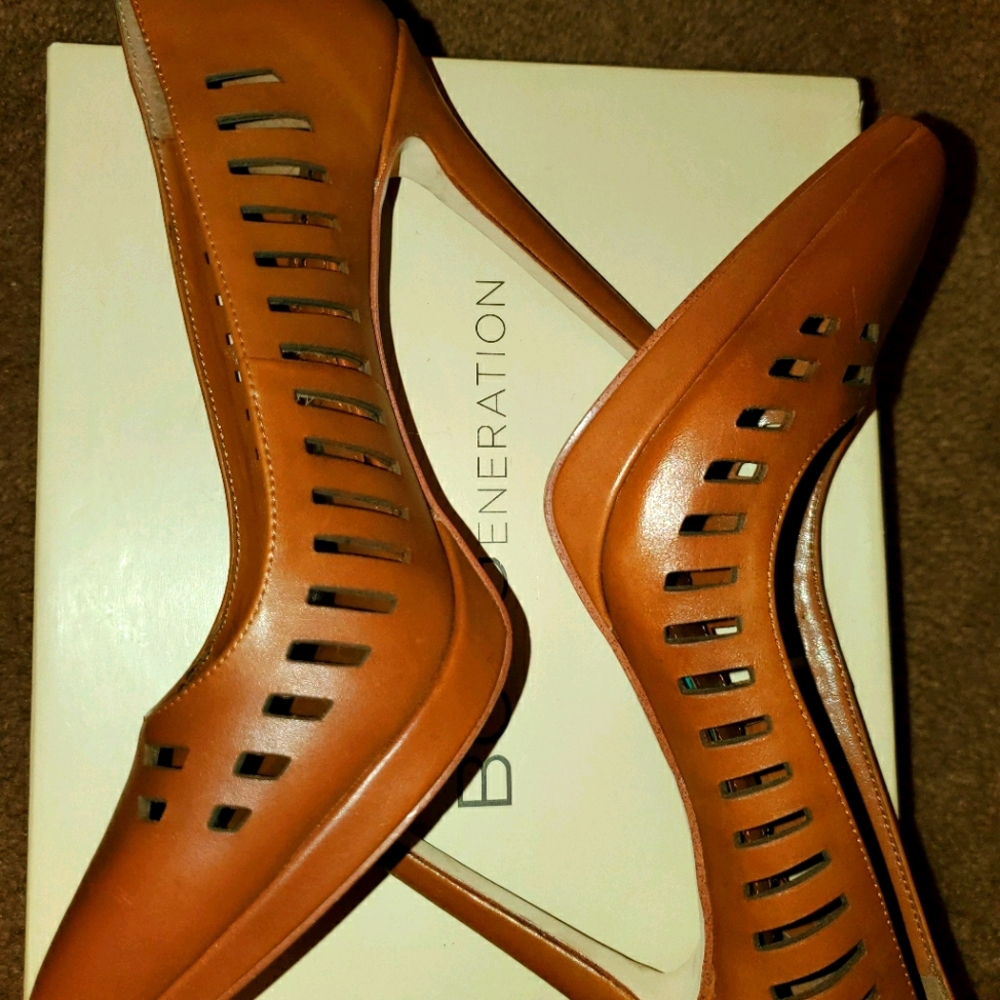 BCBGENERATION BG-LANIE PUMPS
